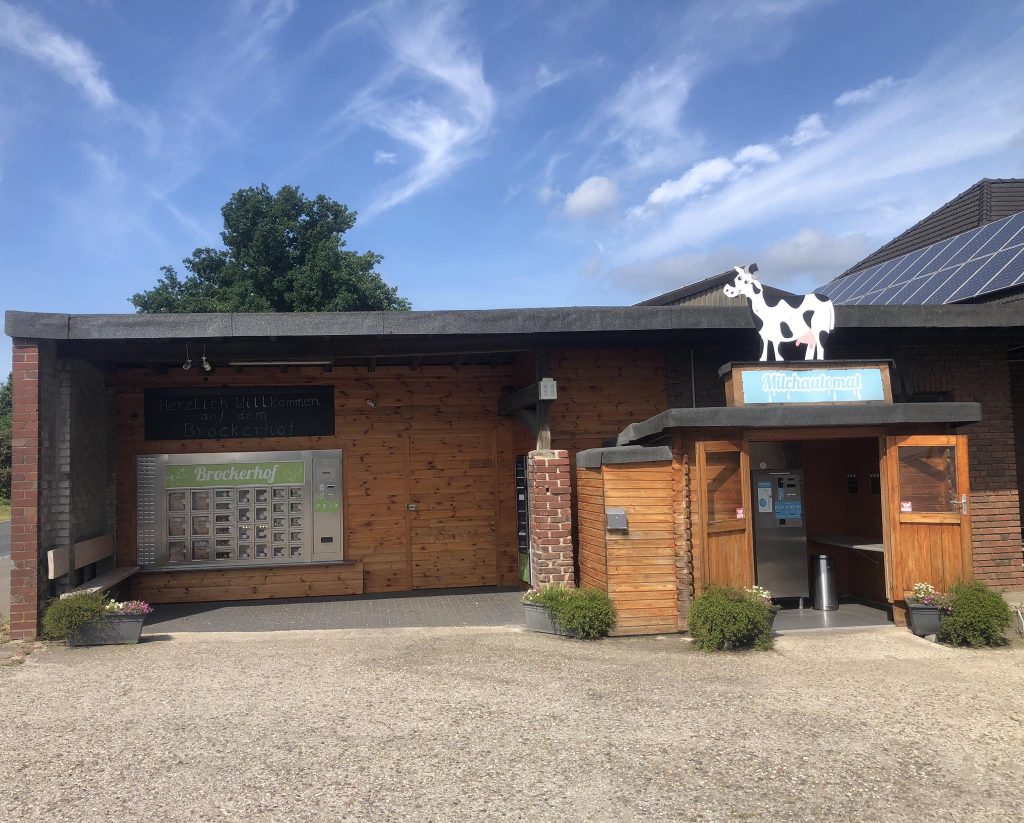 Frisch vom Hof Familie Brocker begeistert mit frischer Milch rund um