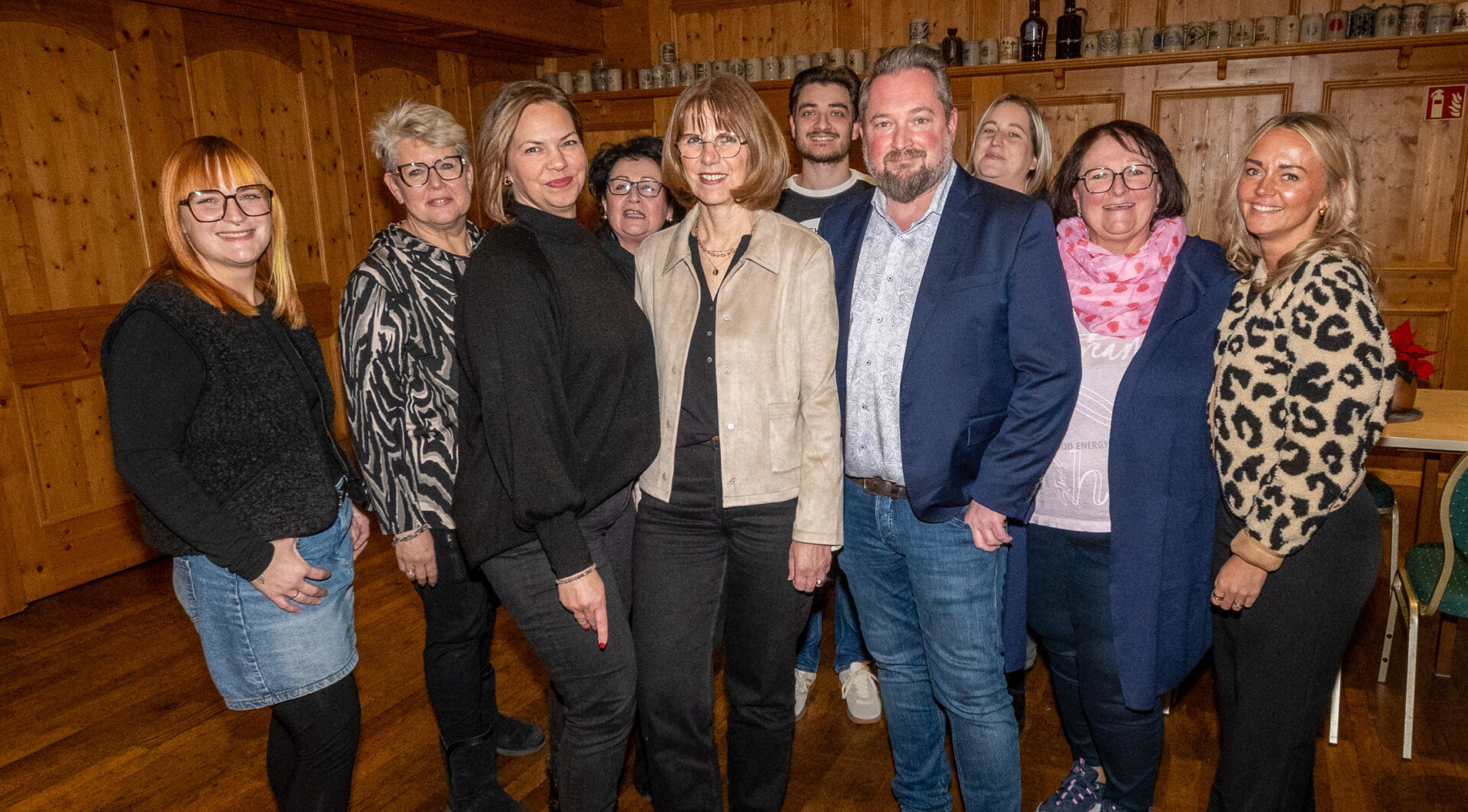 Glücklichmacher mit KI: Friseur-Innungen fusionieren friseur-innung-03