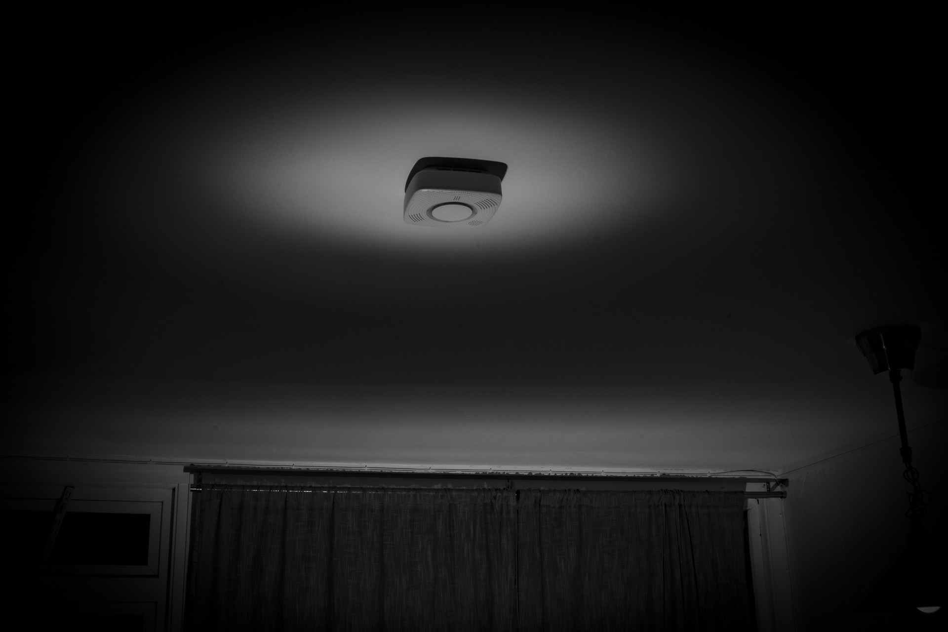 smoke-alarms-6932303_1920