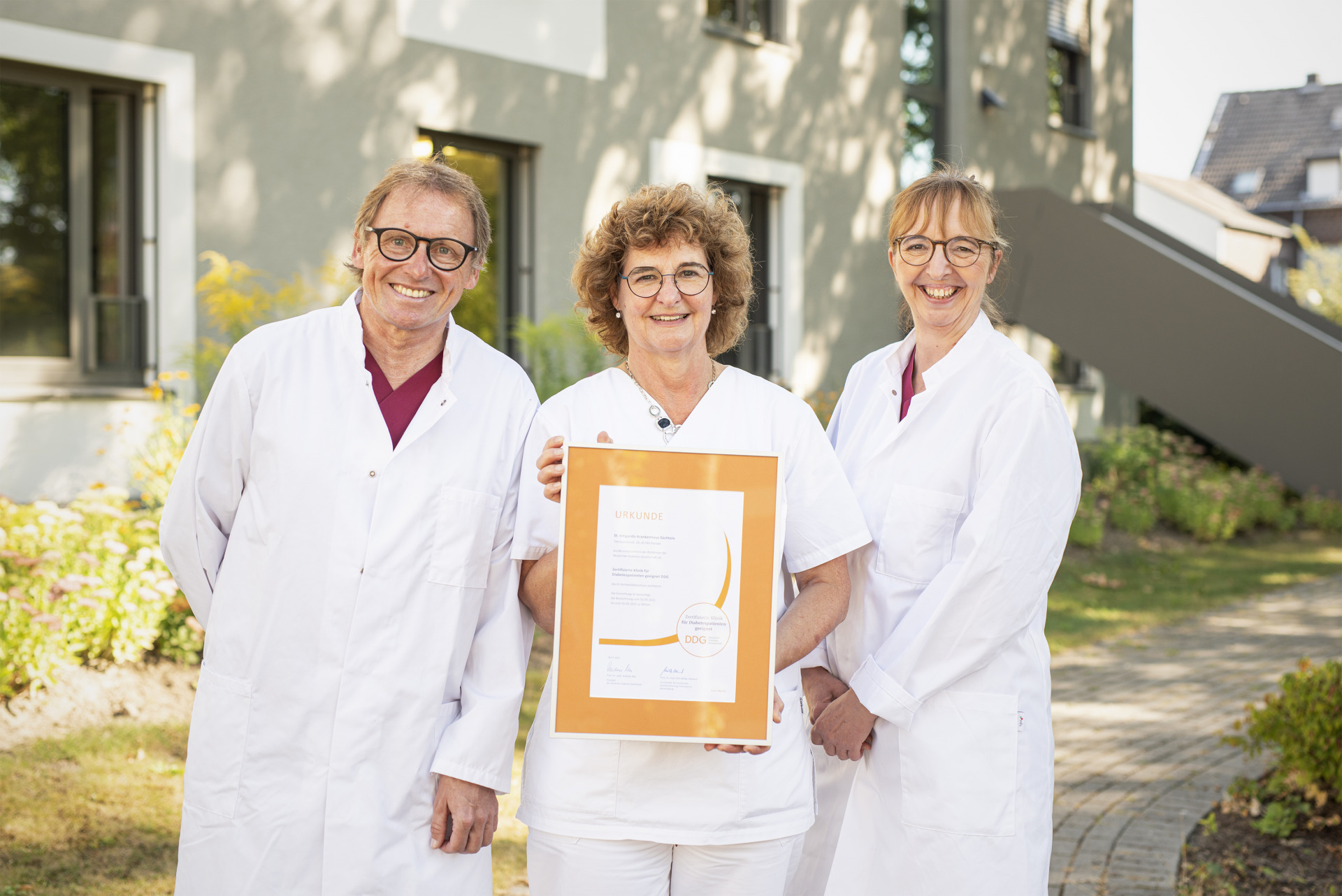St. Irmgardis-Krankenhaus ist „Zertifiziertes Diabeteszentrum“ St. Irmgardis – Dr. Thekla Schwarzlose, Dr. Peter Schöngen, Monika Niederau Foto Simon Erath