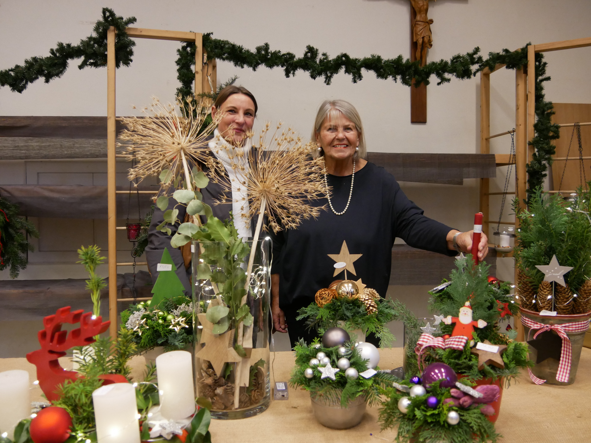 Der Basar im Josefshaus bot ein buntes Allerlei für die weihnachtliche Zeit P1240994
