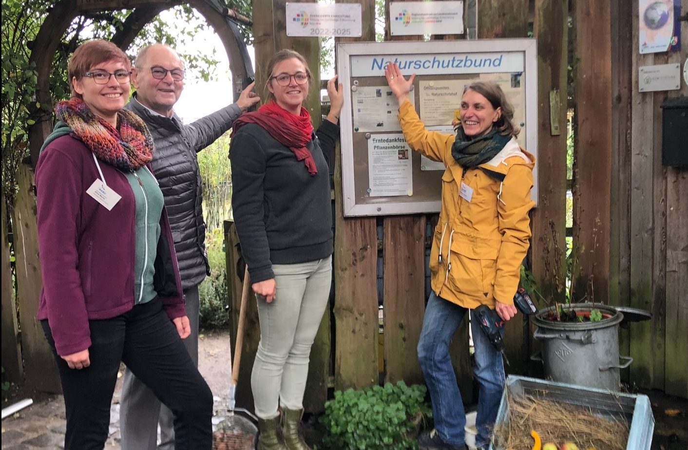 NABU Naturschutzhof erhält Zertifizierung Zertifizierung KAW Herr Post (1)