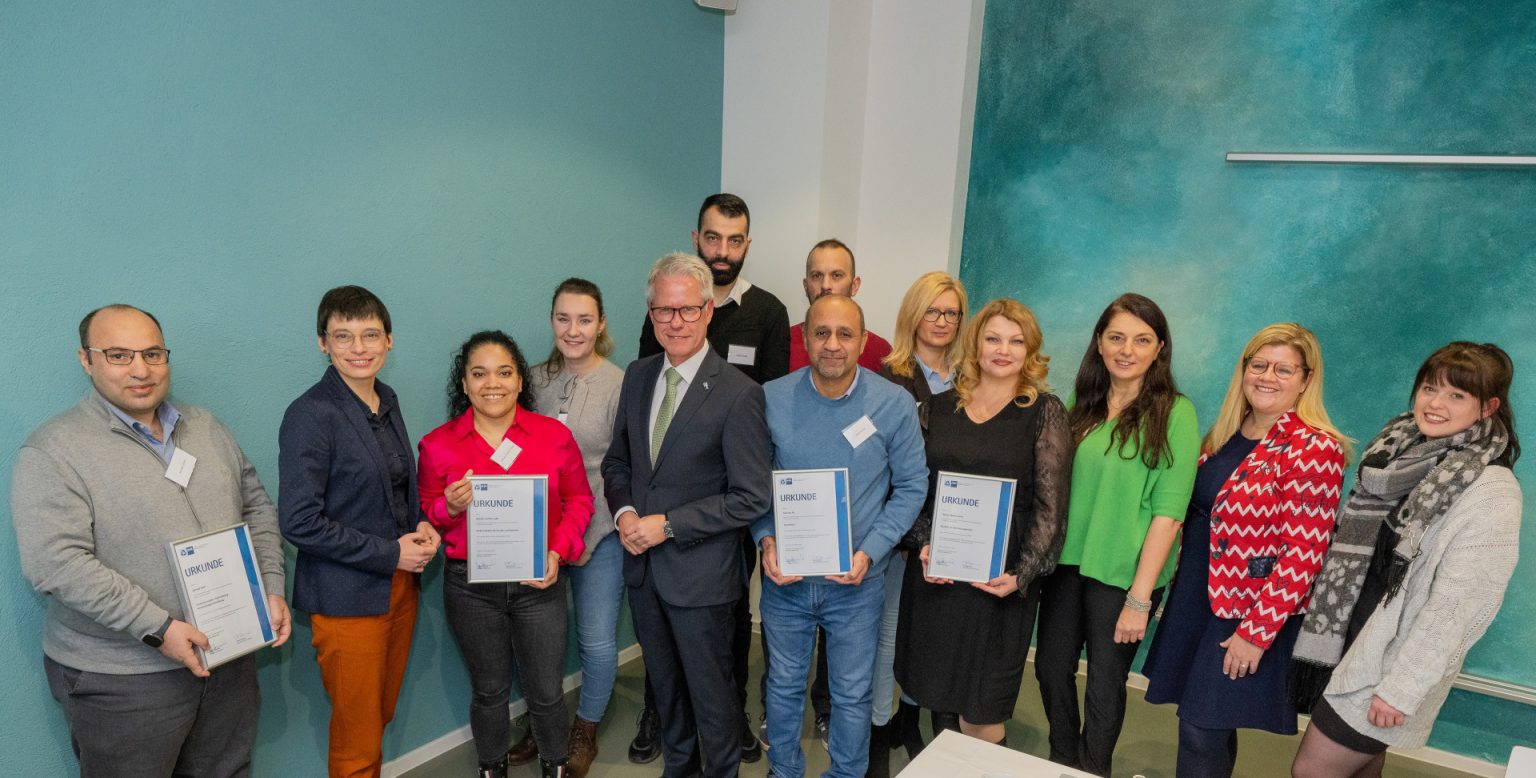 Feier Und Urkunden Für Erfolgreiche Anerkennung Ausländischer ...