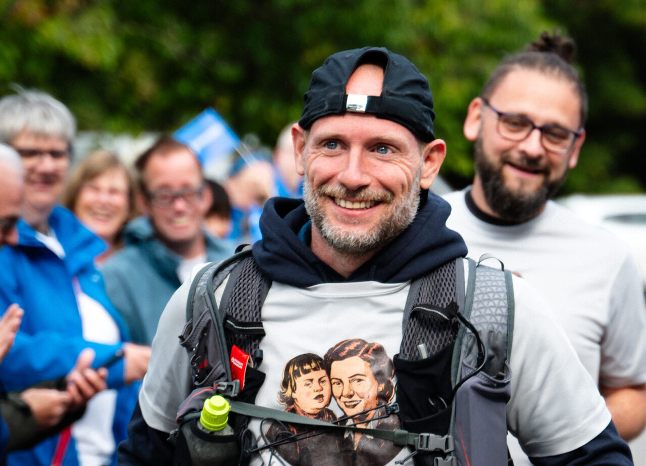 „Was treibt Dich an nichts zu tun?“ – Lauf für Ally endet nach fast 700 Kilometern in Berlin 2025-09-25 Zieleinlauf Pressefoto Luisa Sole
