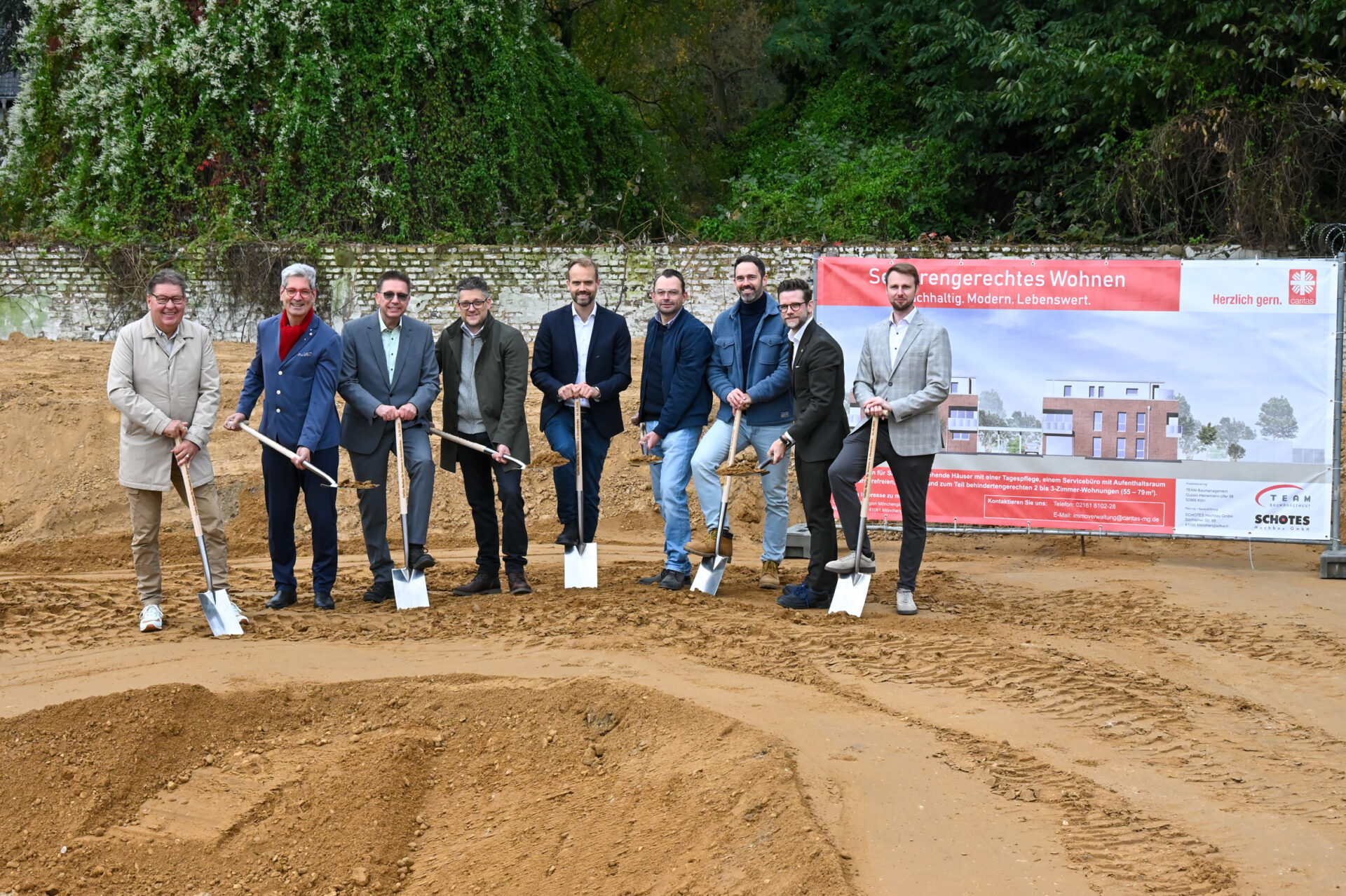 Modern, nachhaltig, lebenswert: Caritas errichtet Tagespflege und 15 Seniorenwohnungen in Giesenkirchen spatenstich_giesenkirchen-13