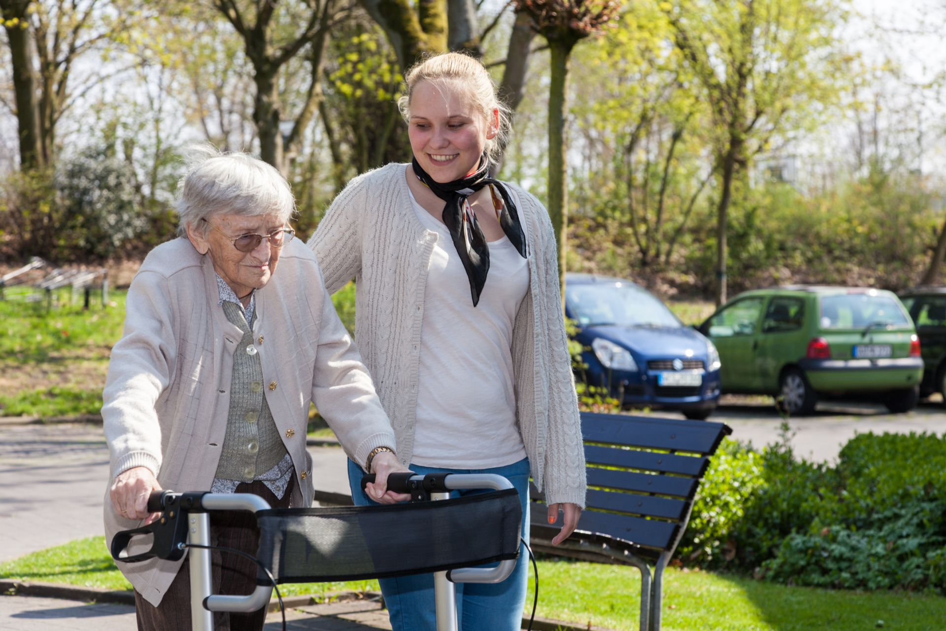 60 Jahre FSJ - Sorge um die Zukunft der sozialen Freiwilligendienste in NRW Multikulturelles Seniorenzentrum ‚Haus am Sandberg‘ des DRK in Duisburg