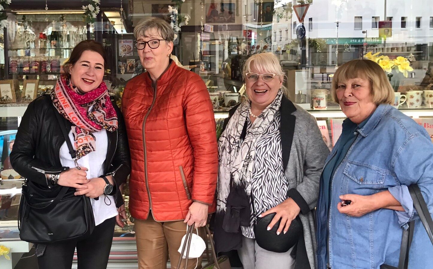 "Das Kunstquartett" präsentiert faszinierende Werke der Intuitiven Prozessmalerei foto Nassauer Stall 24