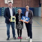 GHS-Schwalmtal-Defibrillator-Turnhalle-Schule-Volksbank-Viersen-3-scaled
