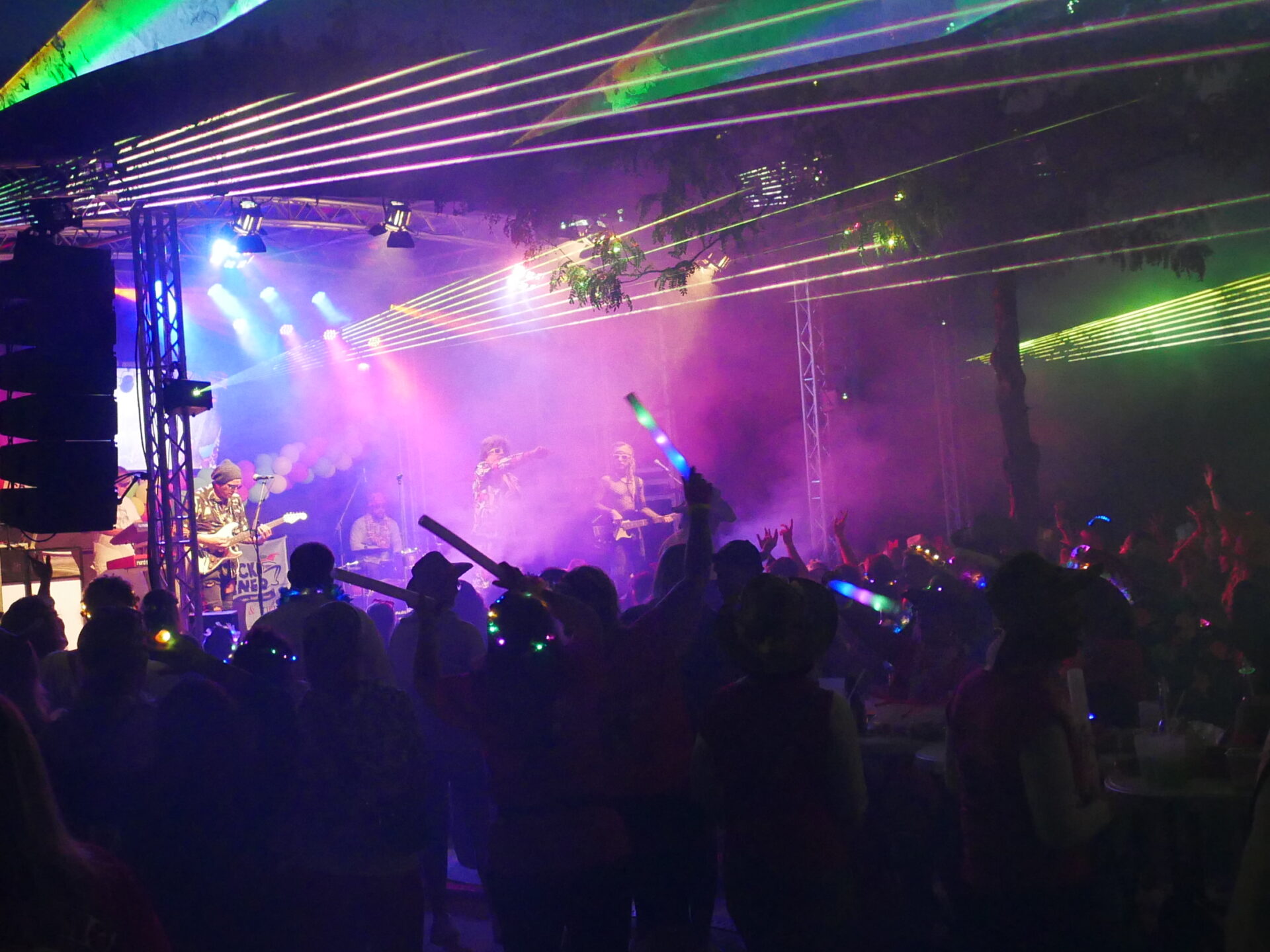 Gänsehaut lügt nie: Mit dem ersten Funken wurde die Melcherstiege zum jecken Flammenmeer P1480490