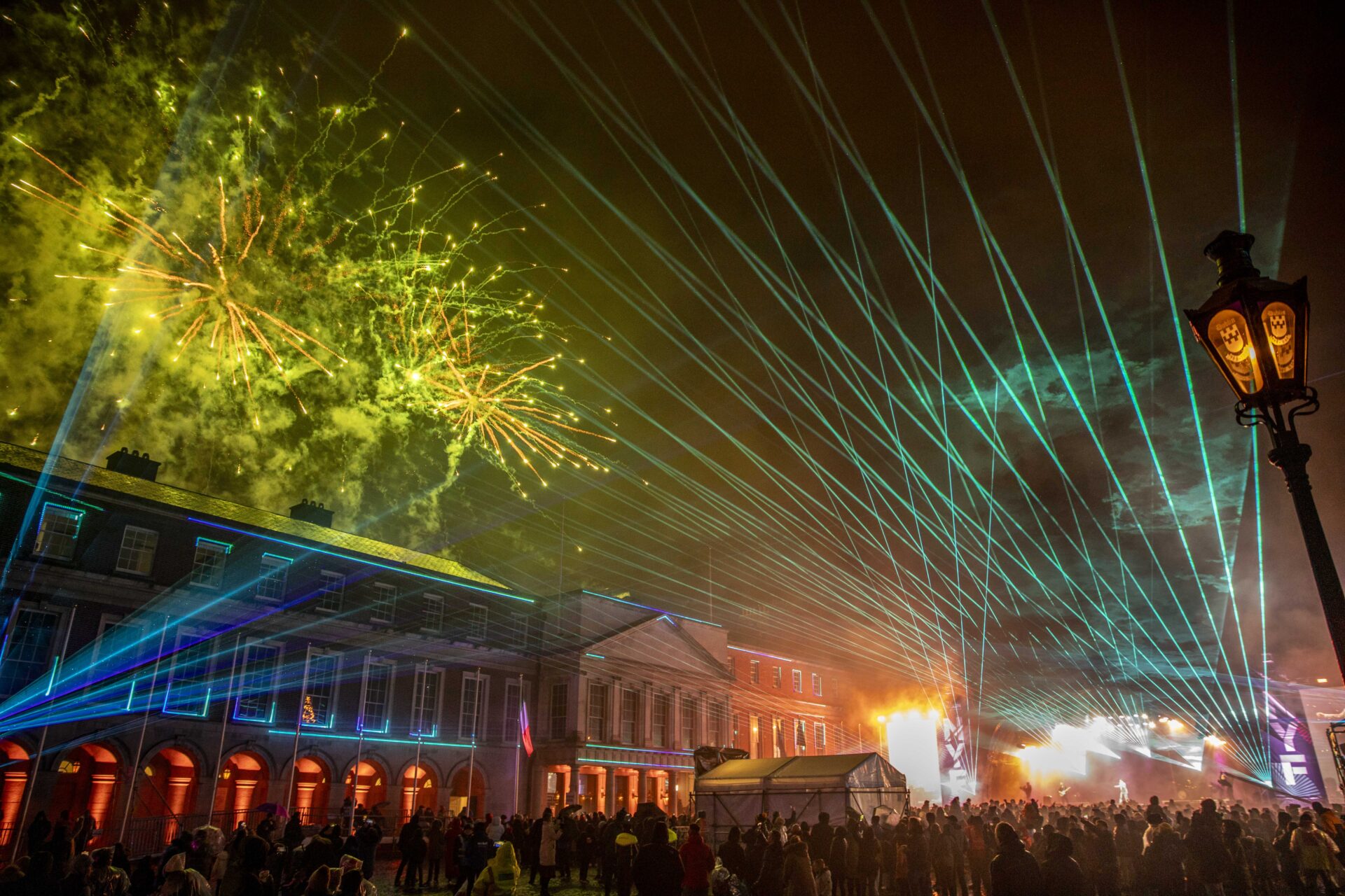 Winter in Dublin - Kultur, Genuss und Feststimmung Winter in Dublin - Kultur, Genuss und Feststimmung / Wenn die Tage kürzer werden, zeigt die irische Hauptstadt ihre ganze Magie: eine Stadt voller Kreativität, Musik und gemütlicher Wärme.