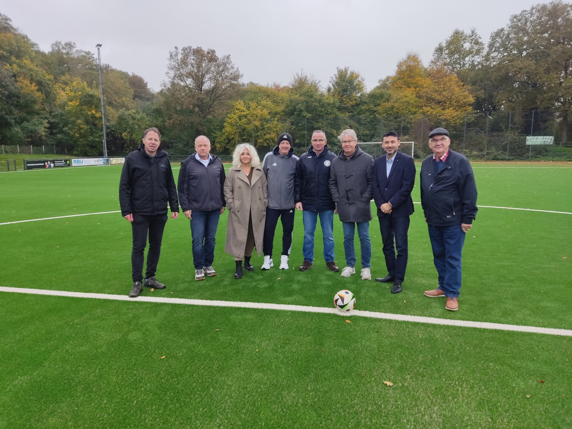 2025-11-06-0591-FOTO-eroeffnung-kunstrasenplatz