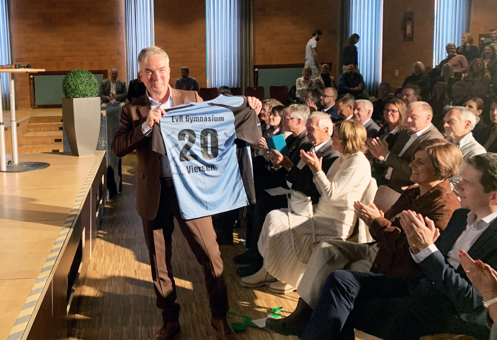 Abschied am Erasmus – Christoph Hopp übernimmt das Rathaus Verabschiedung Christoph Hopp EvR Gymnasium Viersen (5)