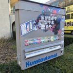 Vier Euro, ein Unikat: Kunst rund um die Uhr am Hermann-Hülser-Platz 20260227_102515
